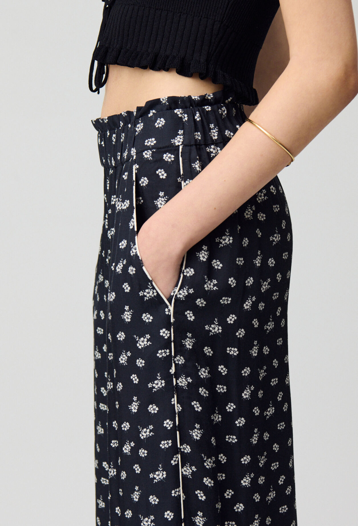 Wide-Leg Fluid Print Trousers 4 Wide-Leg Fluid Print Trousers