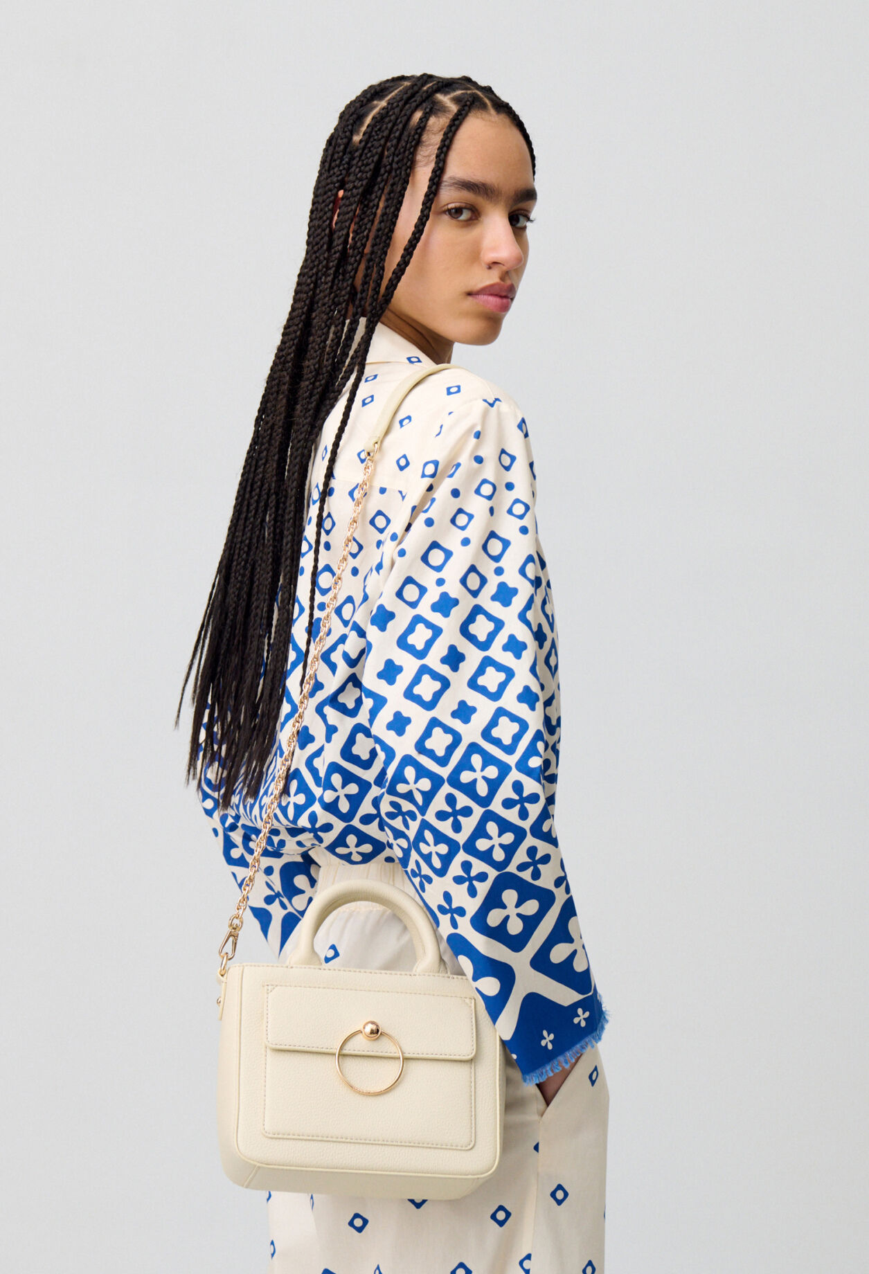 Anouck grained leather chain bag