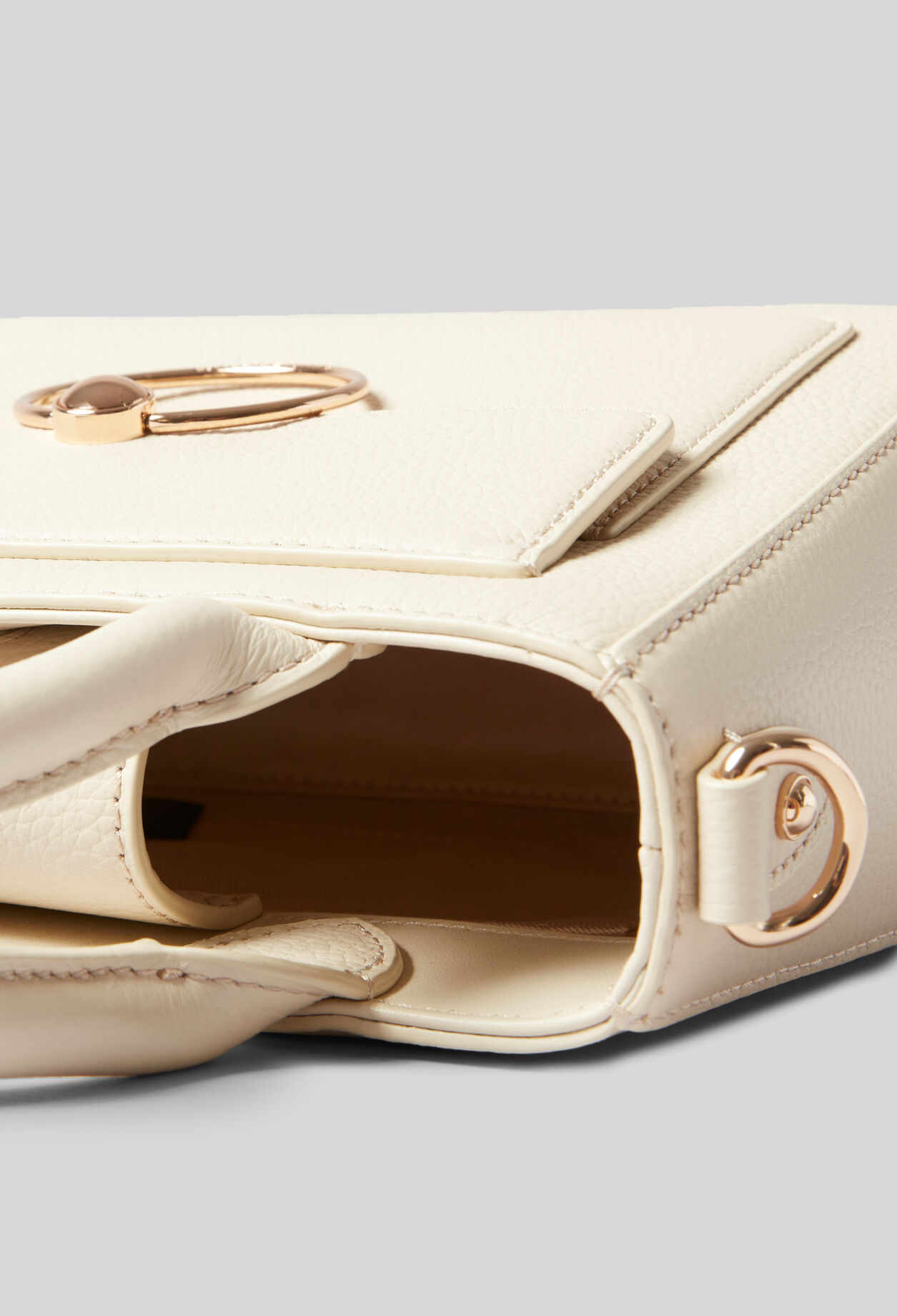 Anouck grained leather chain bag 4 Anouck grained leather chain bag